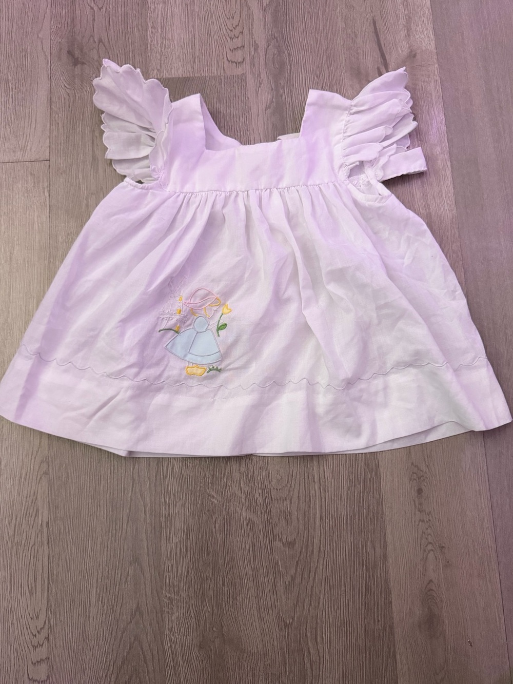 Vintage White Girls' Ruffled Flutter-Sleeve Embroidered Top